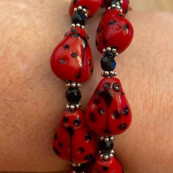 Beautiful lampwork ladybug wraparound bracelet - Picture 6 of 8